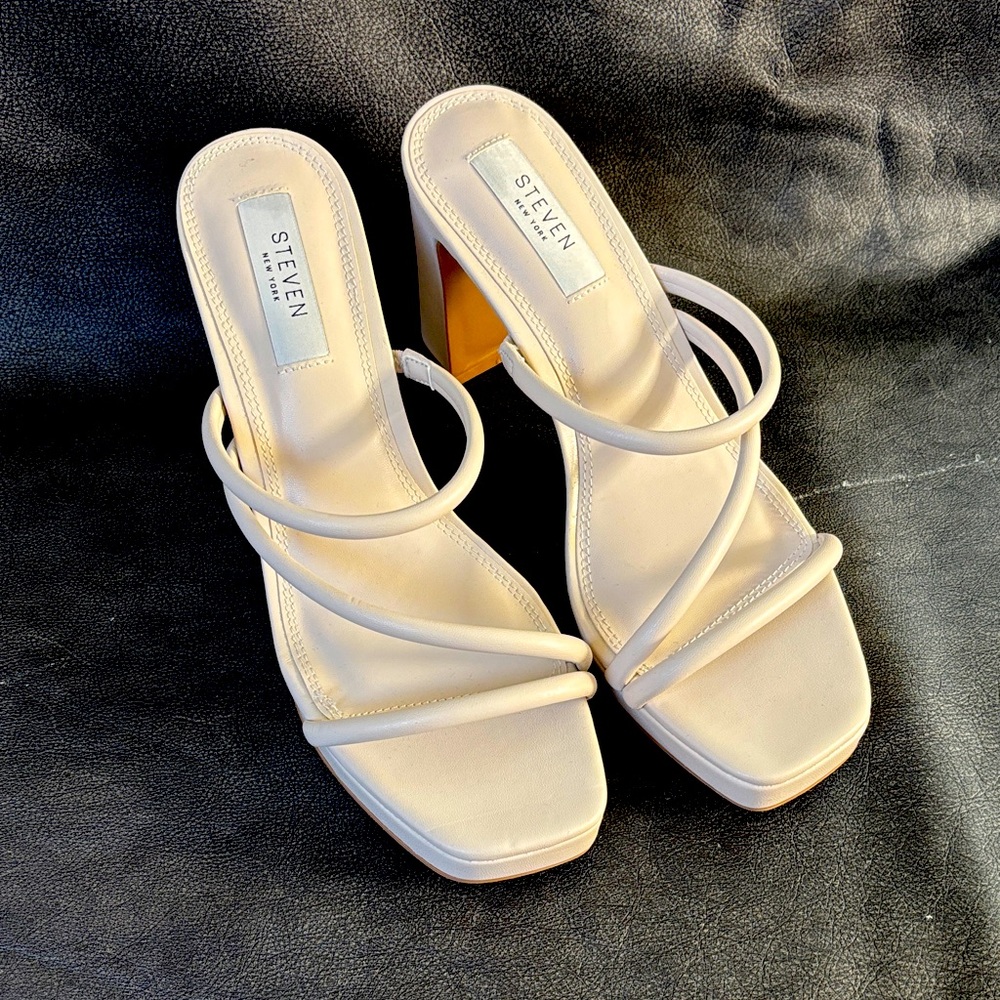 BRAND NEW NEVER WORN STEVE MADDEN HEELS TAN SANDALS OPEN TOE